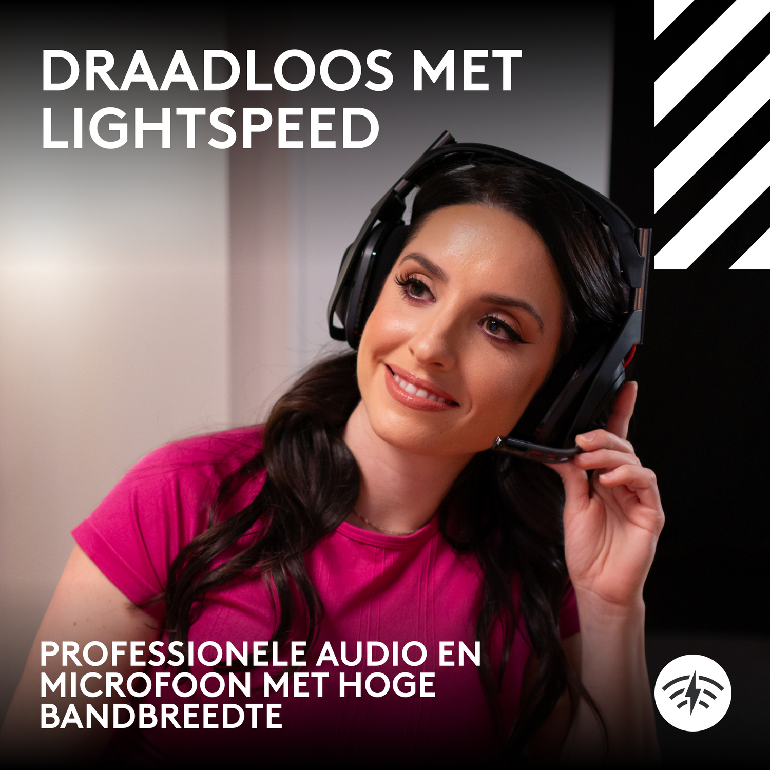 Een vrouw met een headset lacht, met tekst: 'Draadloos met Lightspeed' en productinfo.