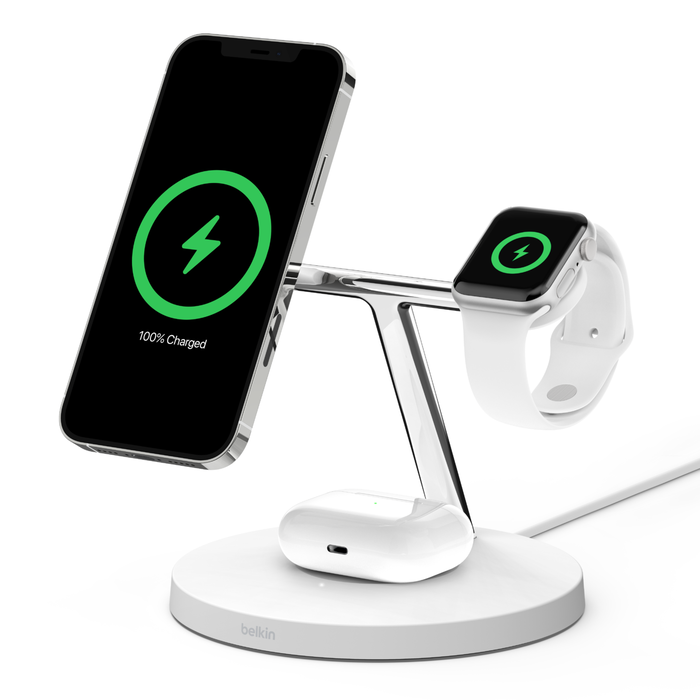 iPhone, Apple Watch ve AirPods ile şarj istasyonu. Telefon %100 şarj gösteriyor.