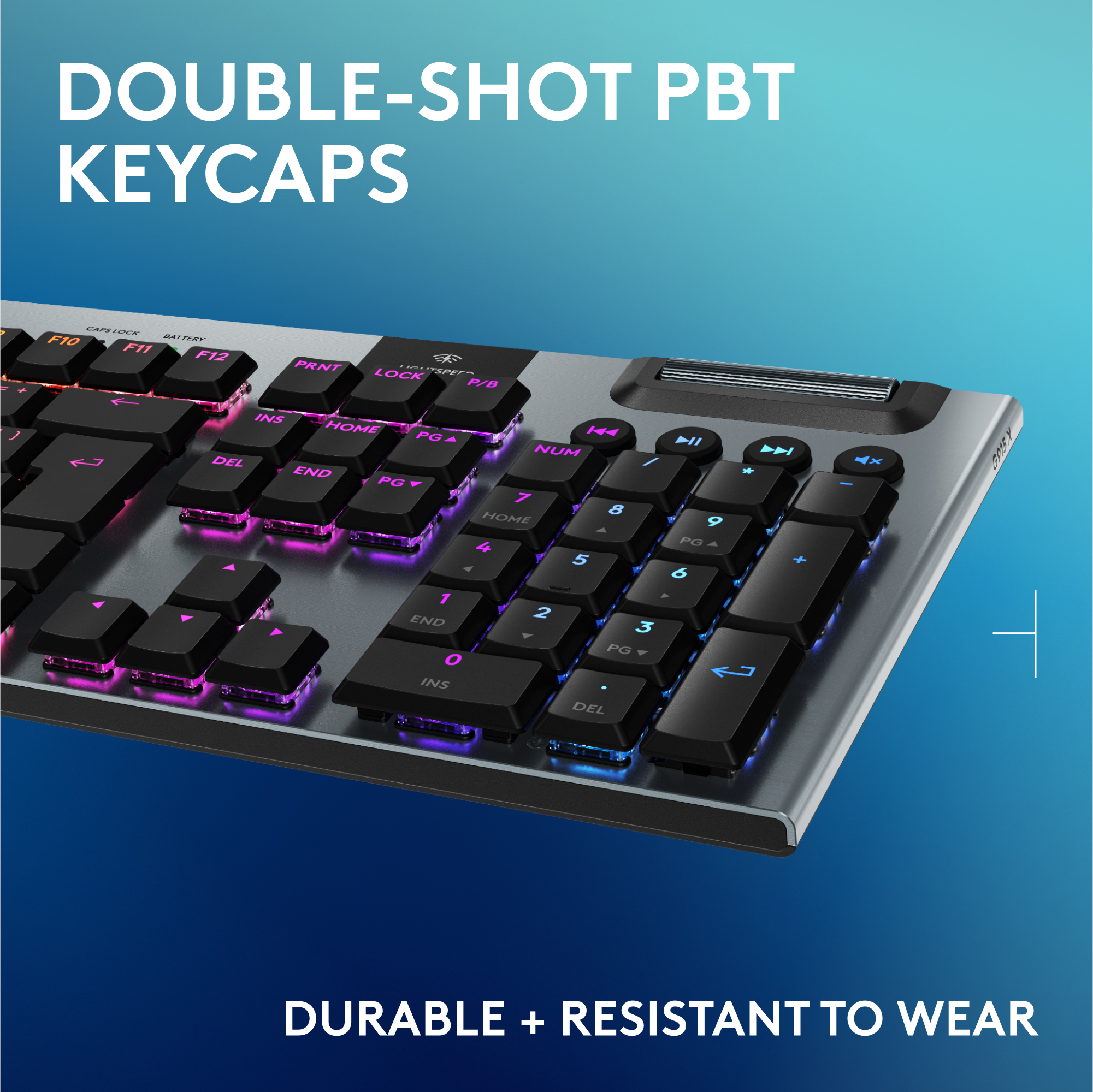 Un clavier avec des touches noires avec un éclairage violet/rose. Cadre argenté, avec le texte 'Double-Shot PBT Keycaps'.