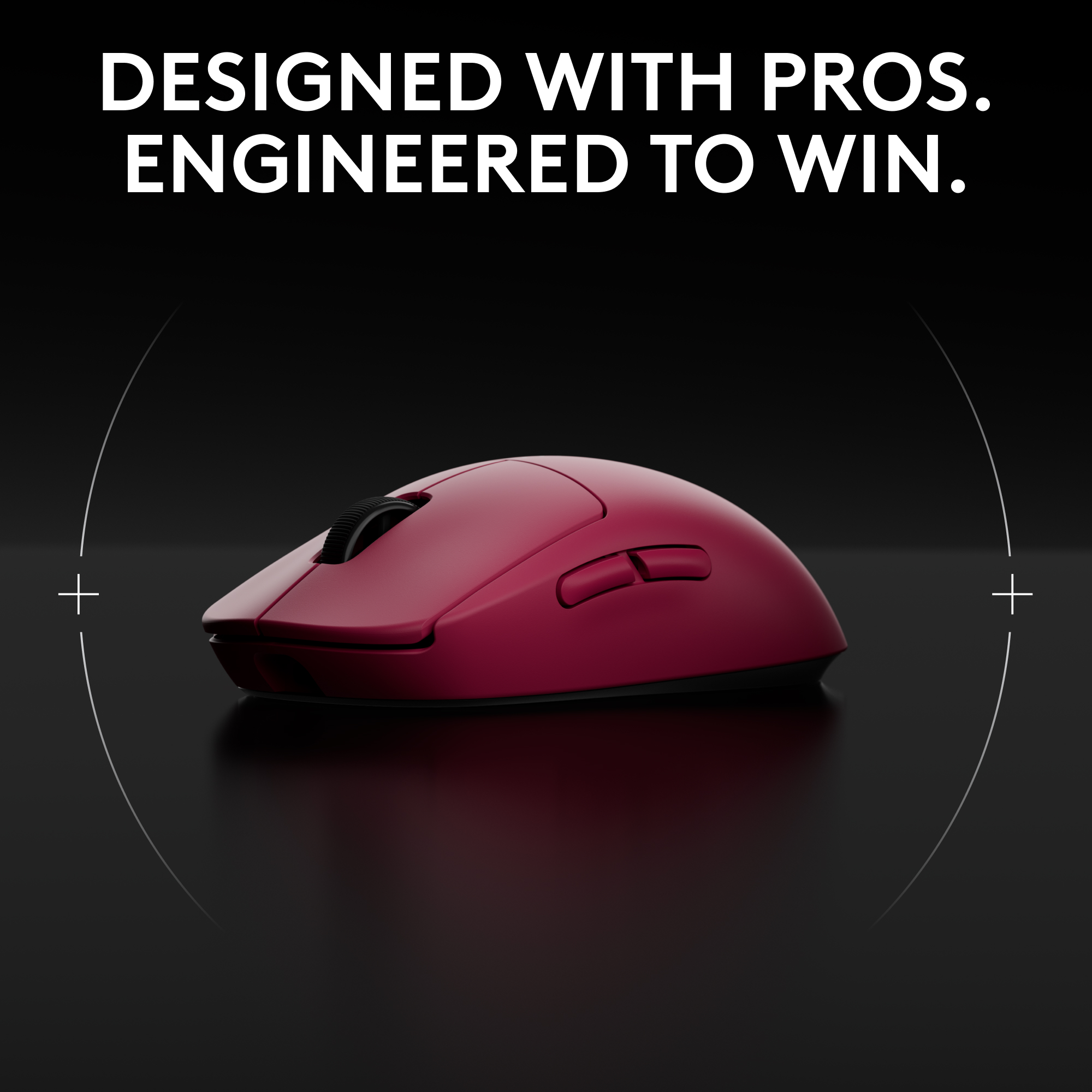 Une souris de jeu bordeaux sur une surface noire avec des lignes blanches. Texte : 'Designed with Pros. Engineered to Win'.