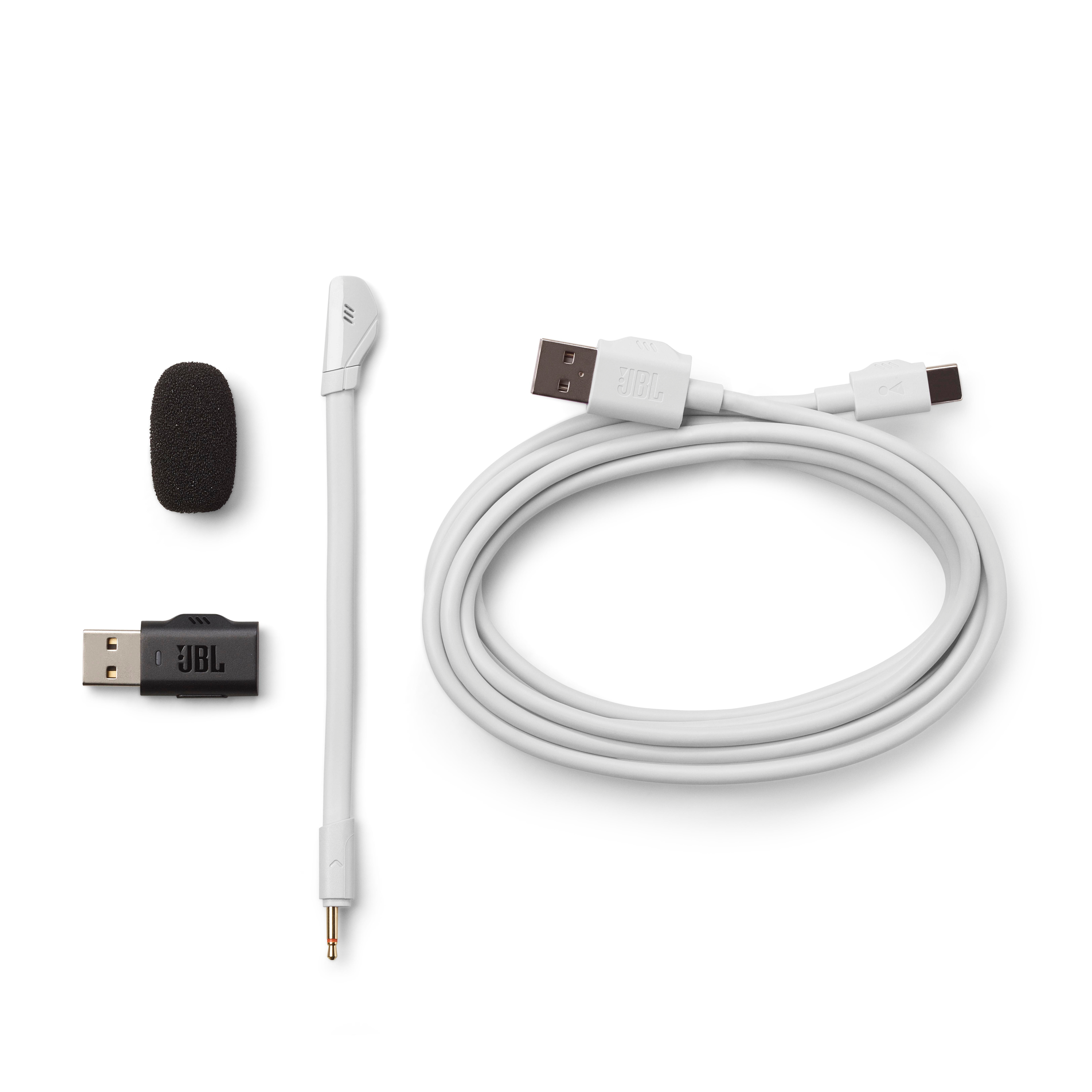 Zubehör für ein Gaming-Headset: Mikrofon, USB-Adapter und Kabel.