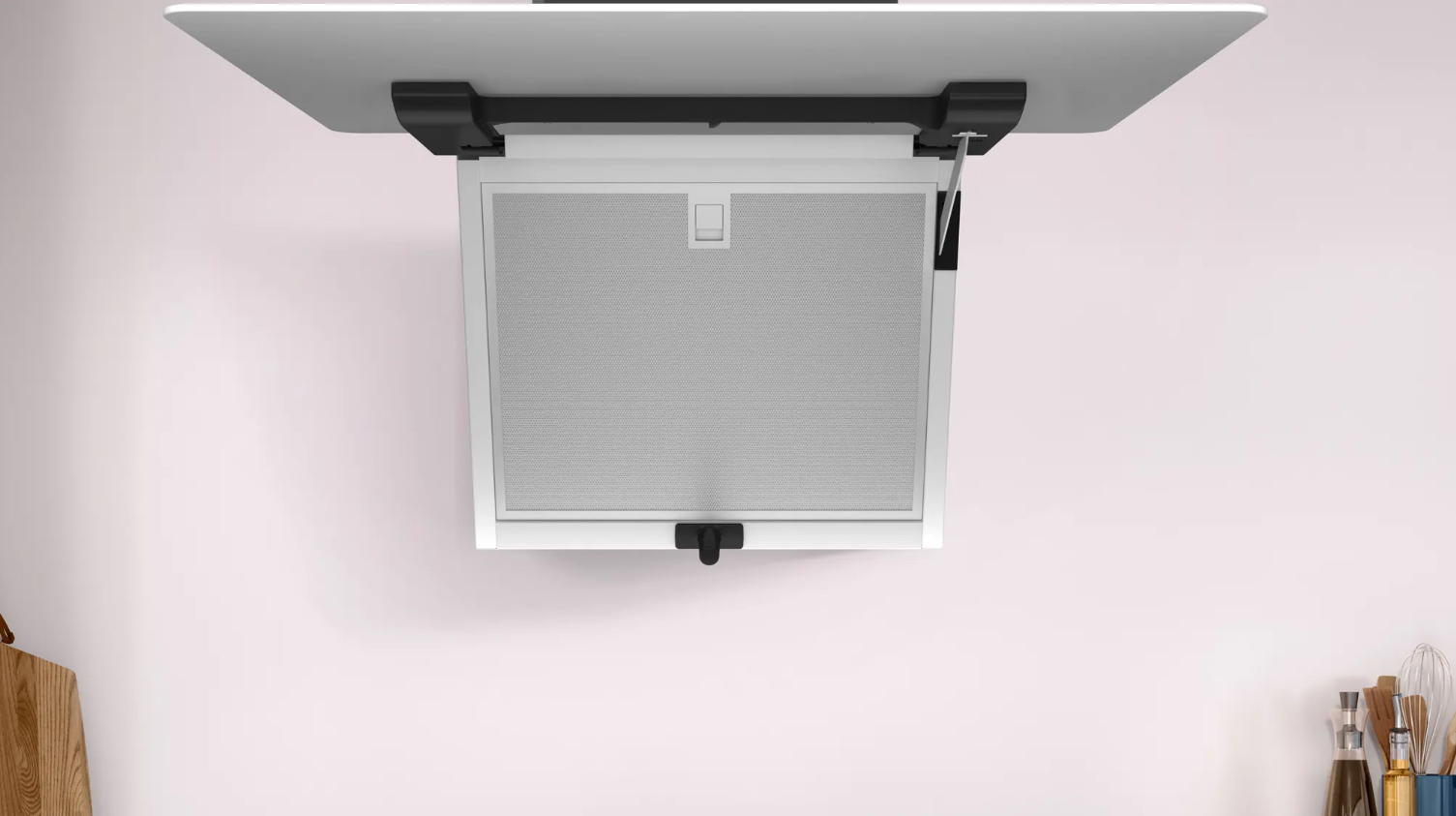 Una campana extractora blanca está instalada contra una pared rosa. La campana tiene un filtro y una luz.