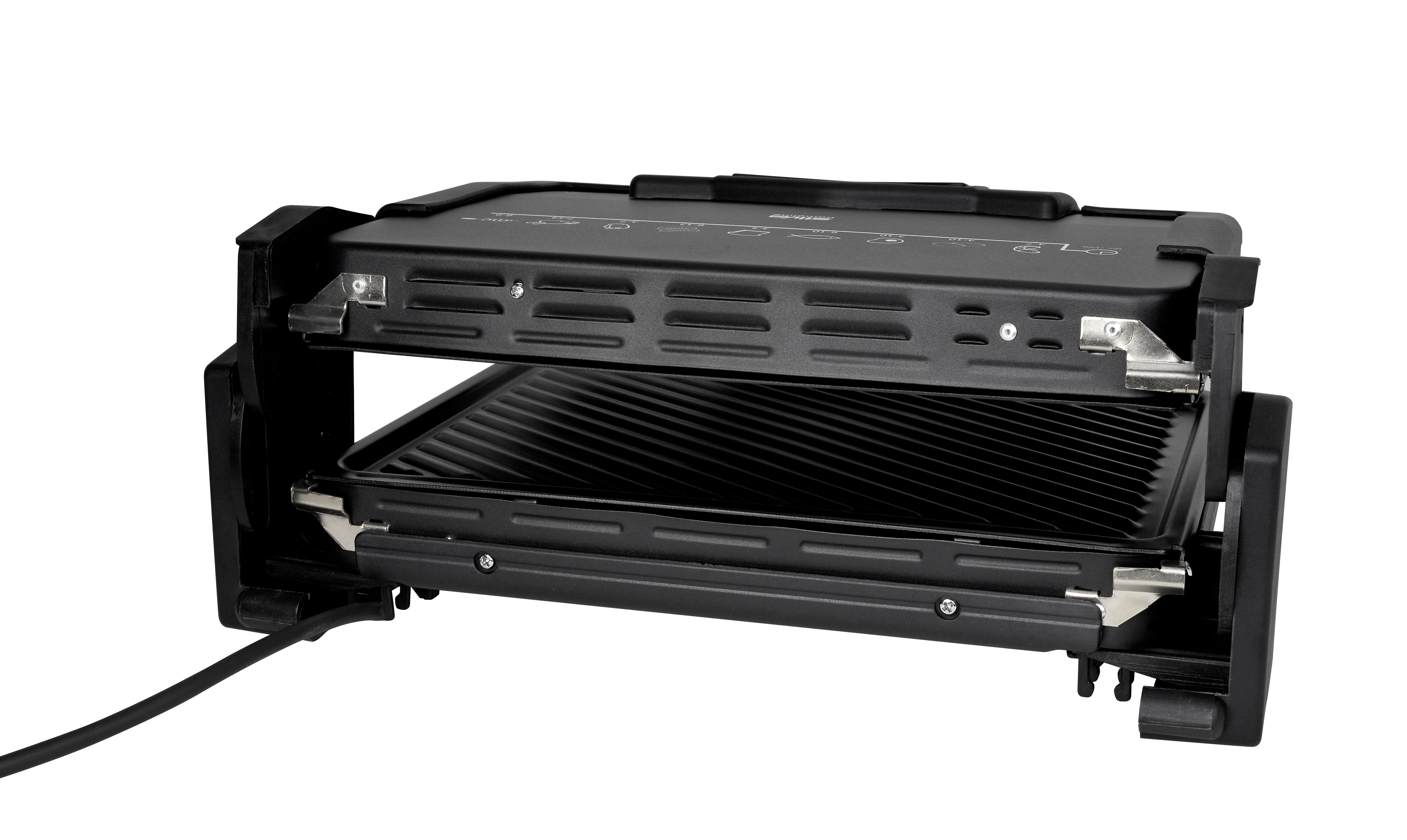 Ein offener schwarzer Grill, der die Grillplatten zeigt. Ein Netzkabel ist sichtbar. Weißer Hintergrund.