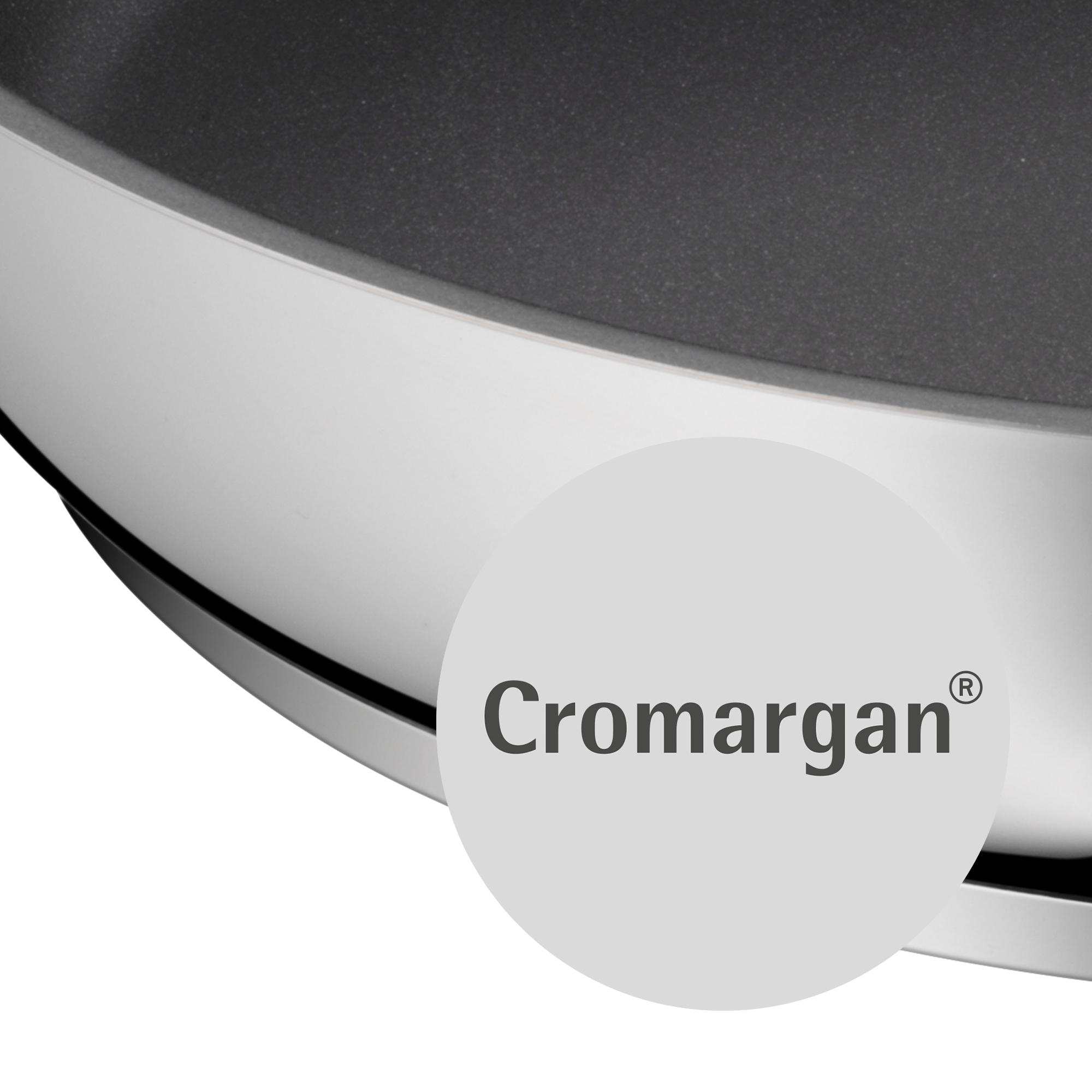 Nahaufnahme einer Bratpfanne mit Cromargan-Logo am Griff.