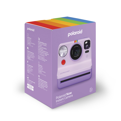 Eine rosa Polaroid-Kamera in ihrem Karton. Der Karton hat eine regenbogenfarbene Oberseite.