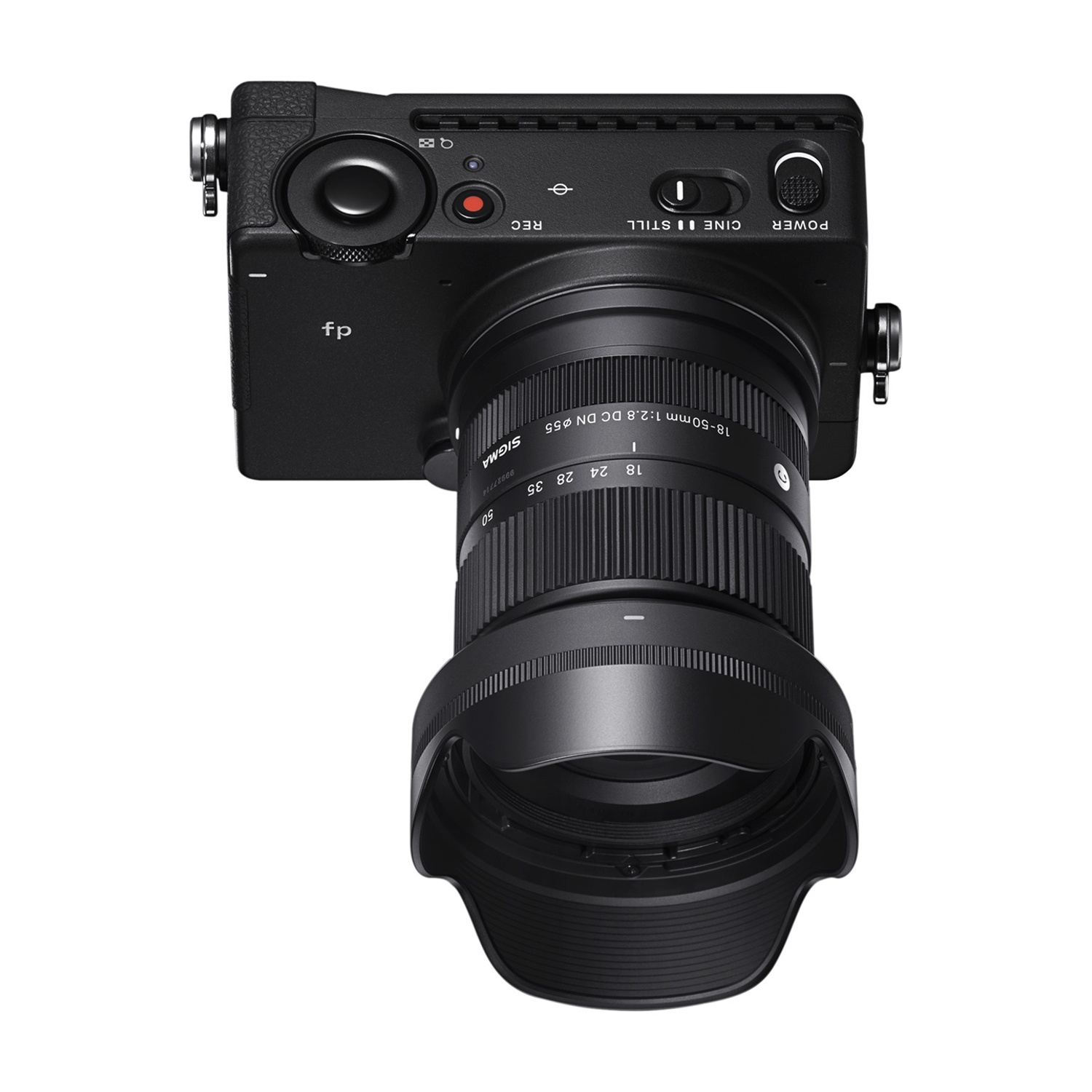 Fotocamera nera con obiettivo, scatto angolato.