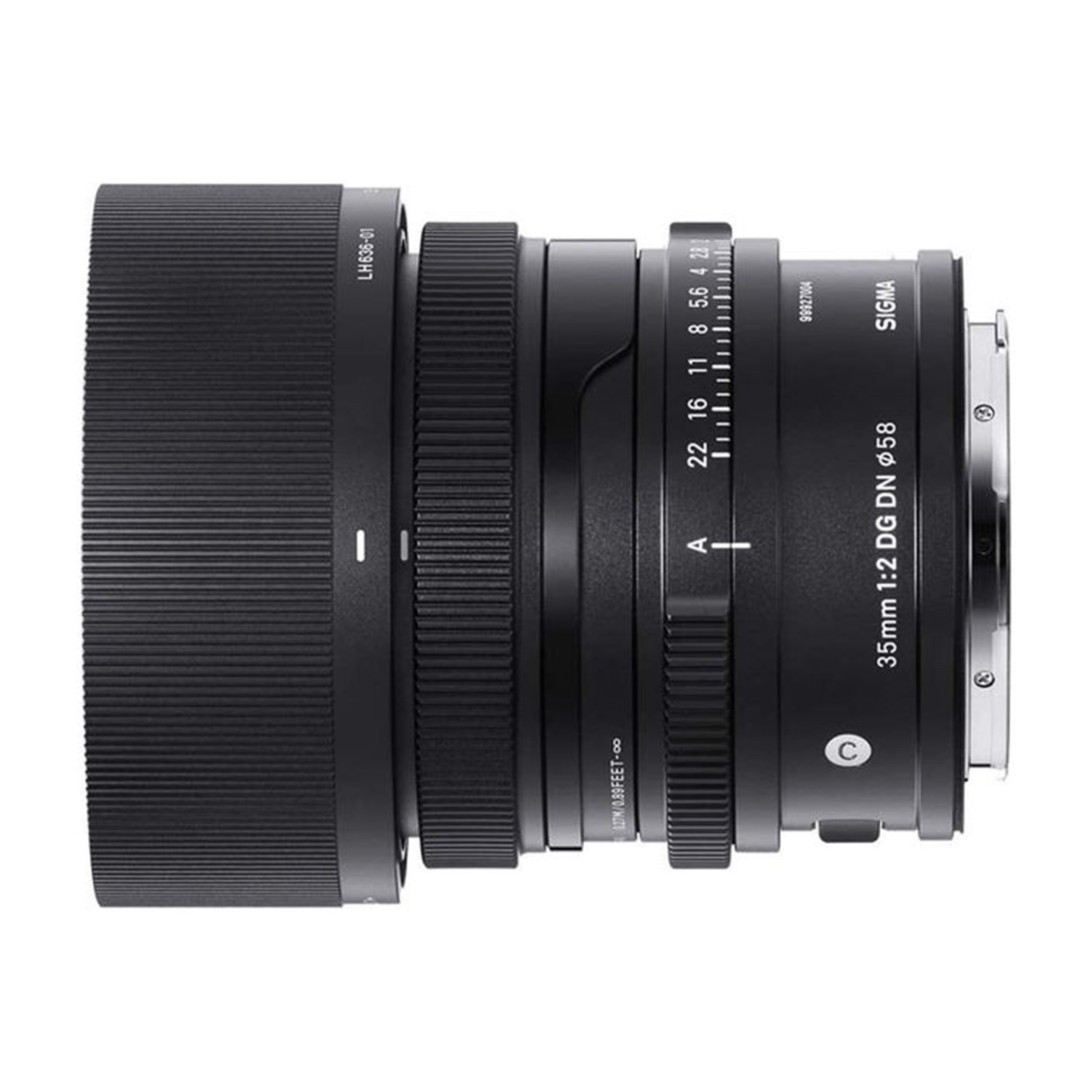 Un obiettivo per fotocamera nero con segni di misurazione, su uno sfondo neutro.