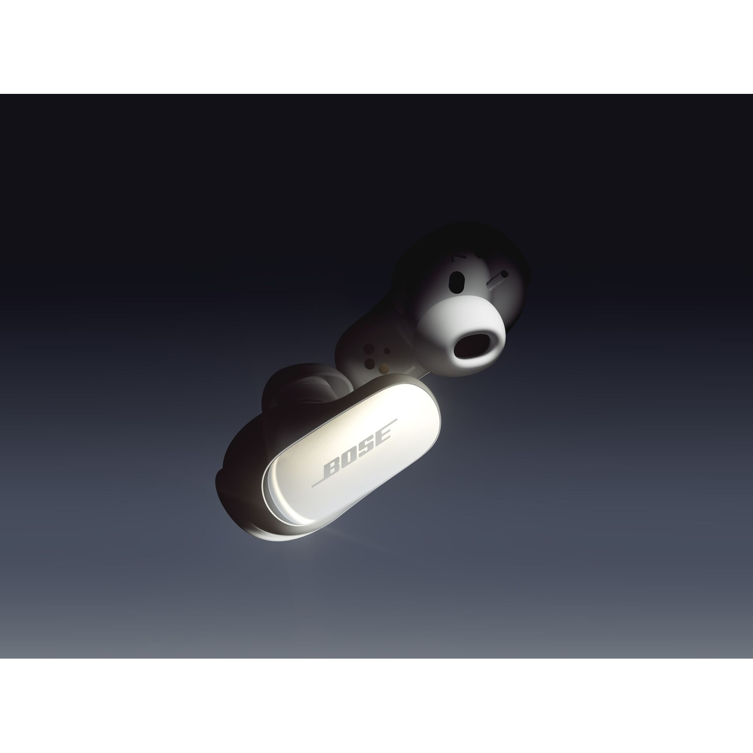 Auricolari bianchi. Logo Bose visibile. Prodotto su sfondo scuro sfumato.