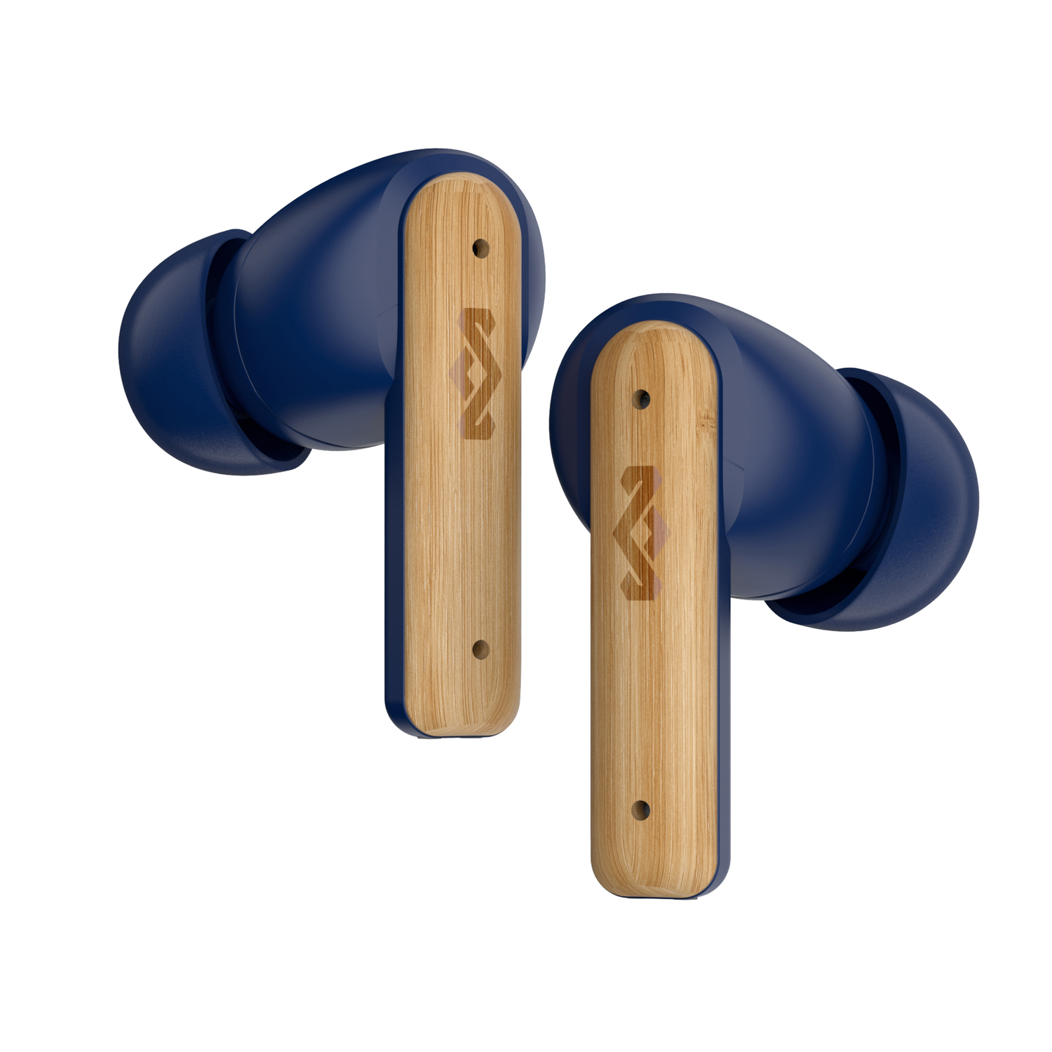 Blauwe draadloze oordopjes met houten accenten. Ze staan op een witte achtergrond.