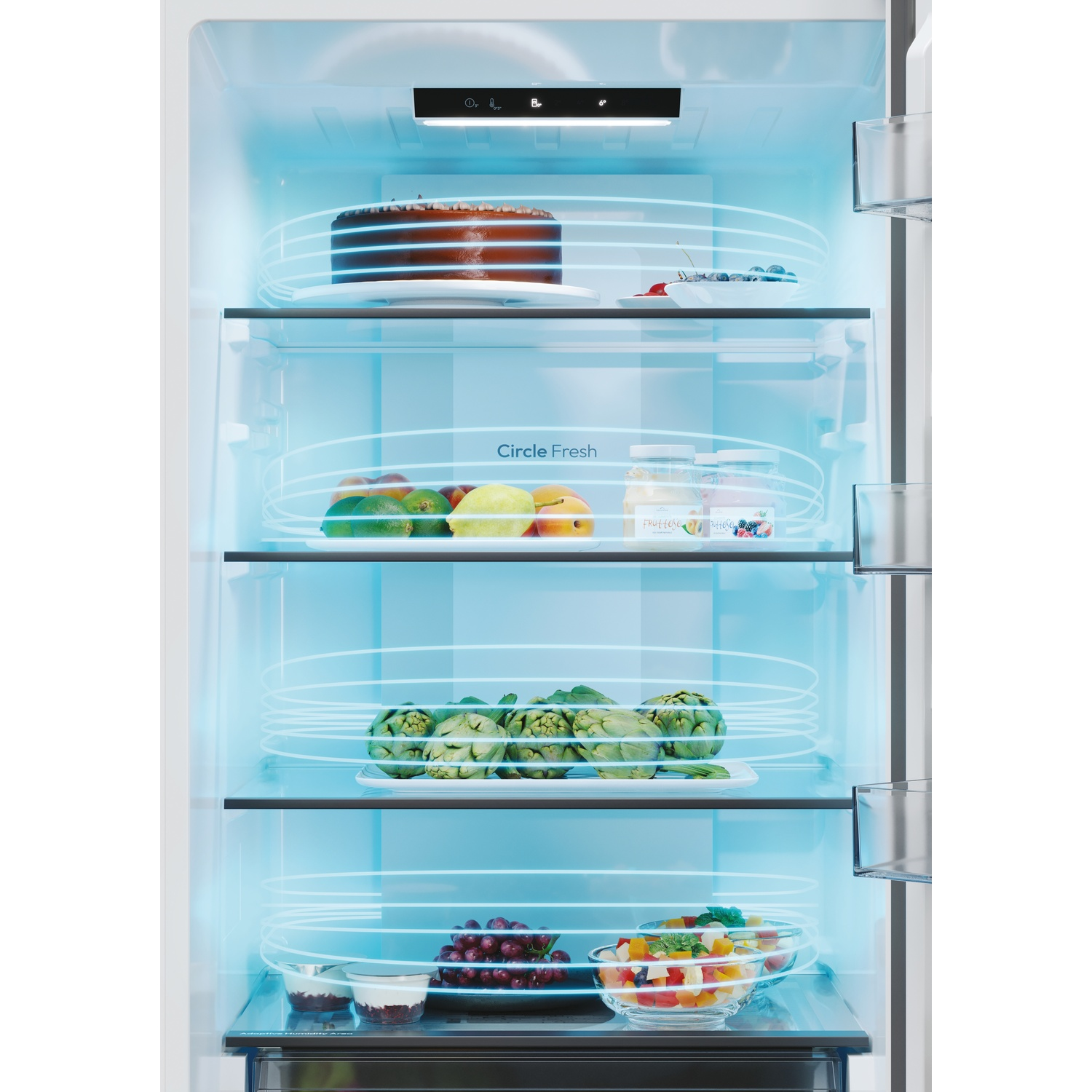 Interno frigorifero con ripiani con torta, frutta e verdura, illuminato da luce blu.