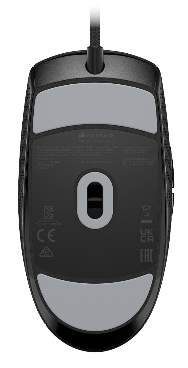 Czarna mysz gamingowa od dołu z szarymi podkładkami i logo Corsair.