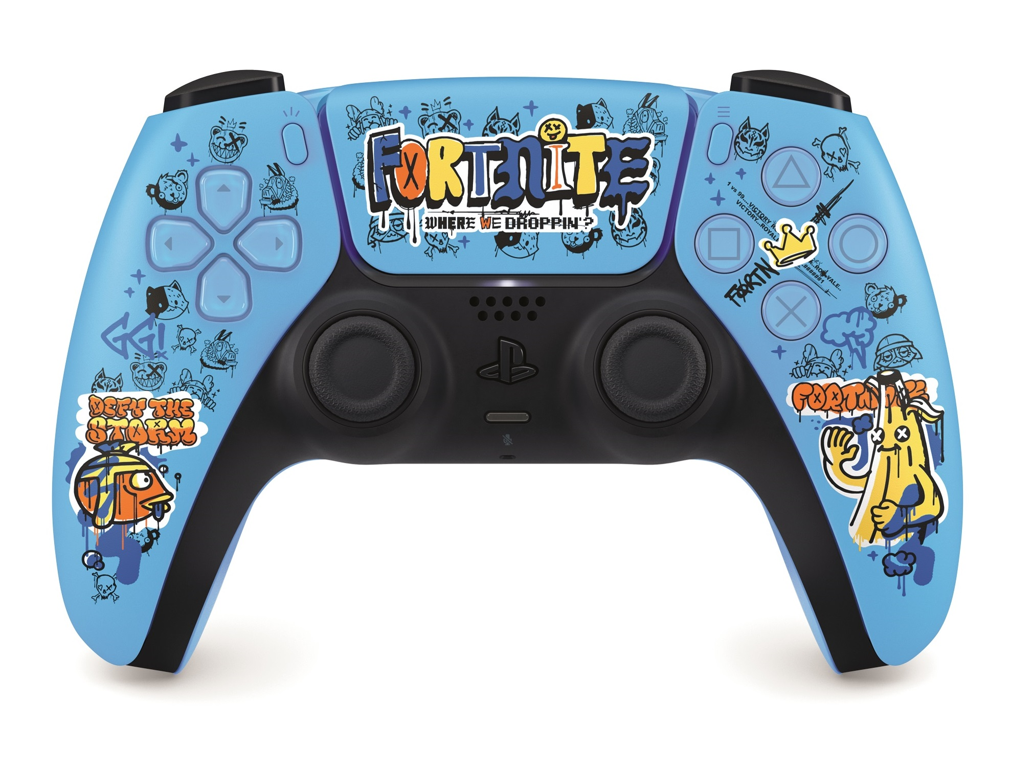 Niebieski kontroler Playstation 5 z motywem Fortnite z grafiką z kreskówek na białym tle.