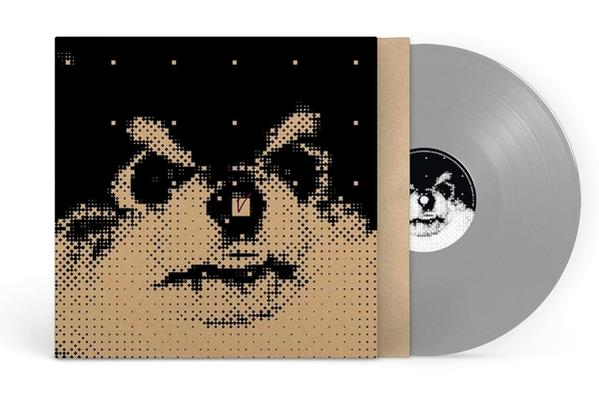 Vinylplatte in einer Hülle, mit einem schwarz-goldenen Design und einer silbernen Platte.