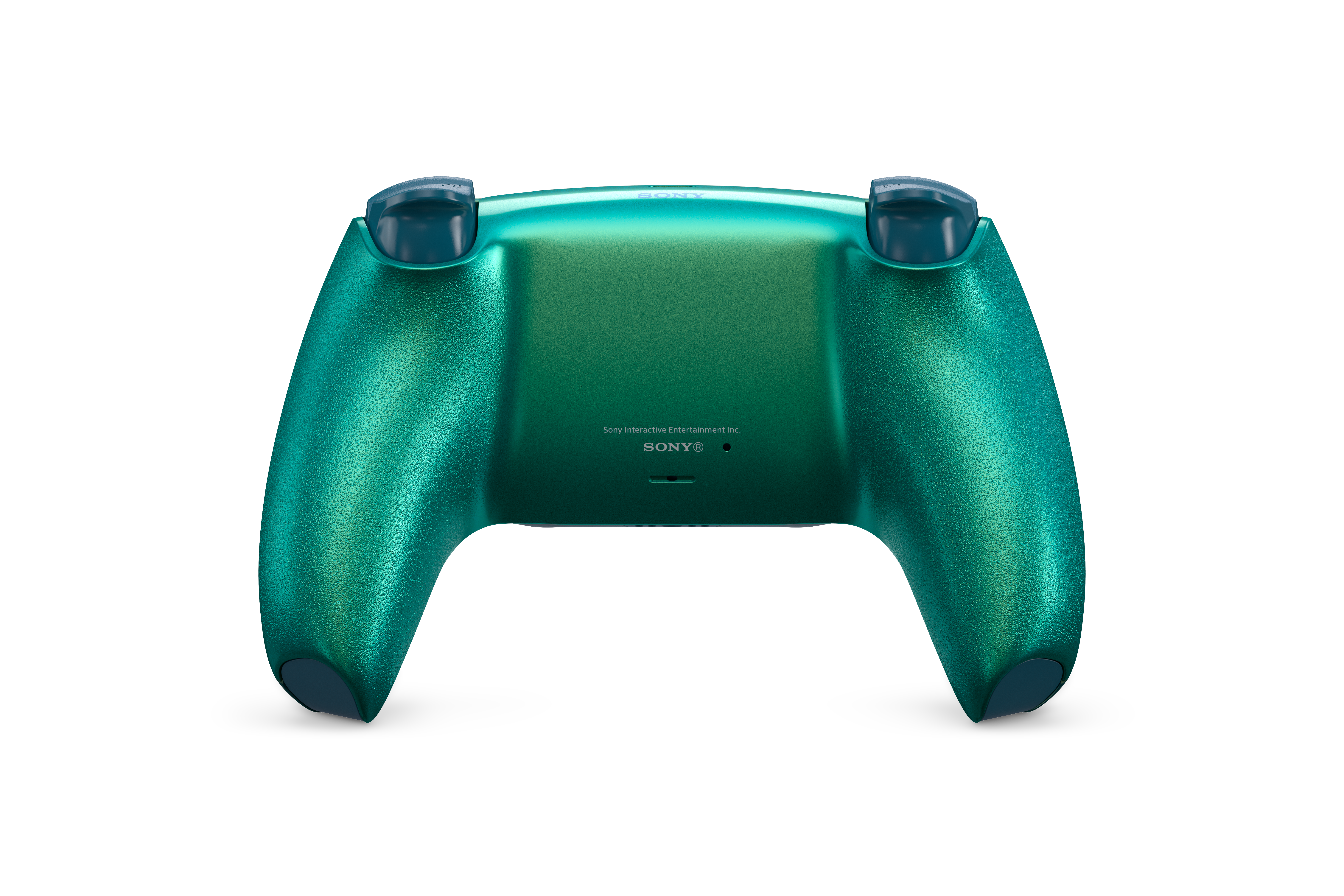 Ein grüner PlayStation 5-Controller mit Metallic-Finish, von hinten gesehen, auf weißem Hintergrund.