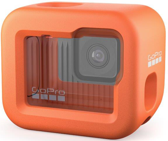 Narancssárga GoPro kamera egy négyzet alakú védőtokban, lencse látható.
