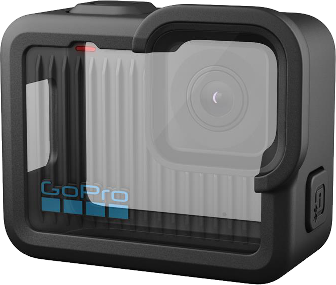 GoPro kamera fekete vízálló tokban. A lencse látható, és a GoPro logó a tokon van.