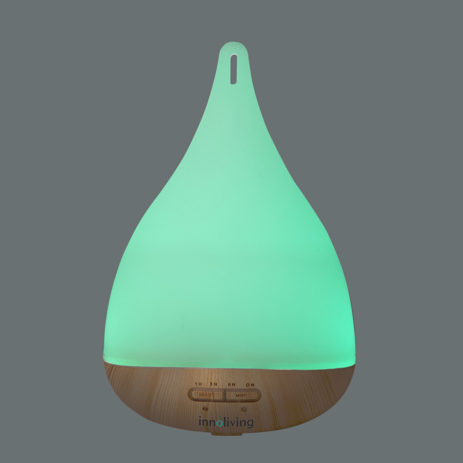 Un diffusore di oli essenziali a forma di lacrima, verde brillante, con base in legno.