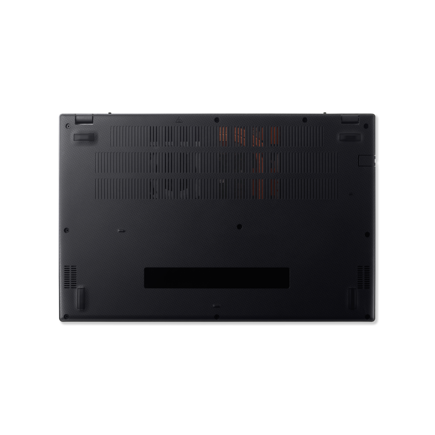Onderkant van een zwarte laptop, met ventilatieopeningen en rasterdetails, op zwarte achtergrond.