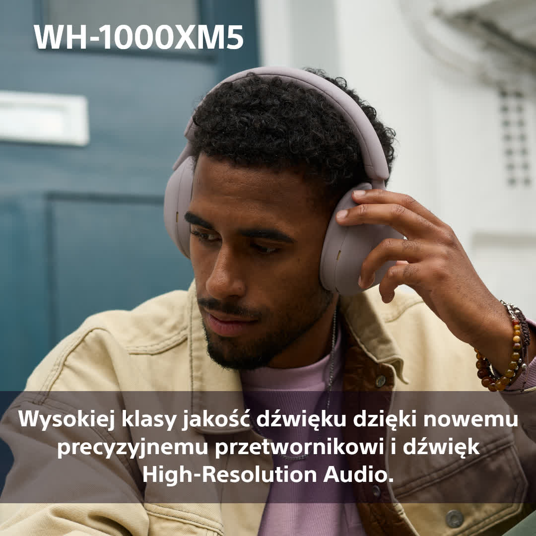 Mężczyzna w szarych słuchawkach. Tekst mówi 'High-Resolution Audio' i 'WH-1000XM5'.