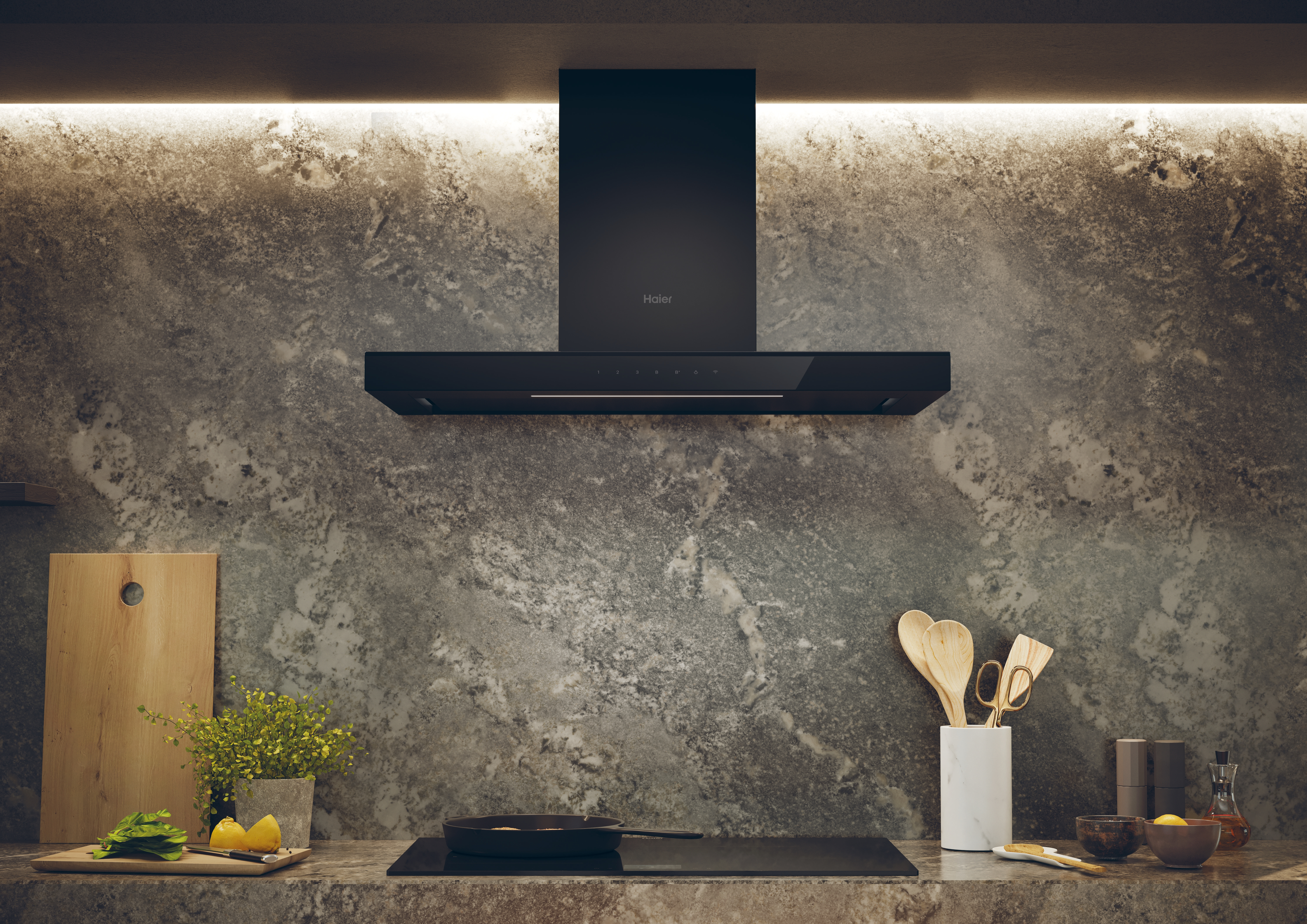 Cocina moderna con campana extractora negra y pared con textura de piedra.