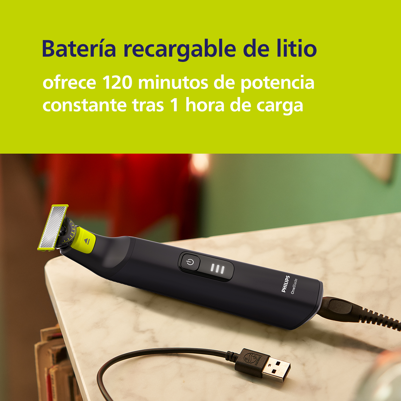 Recortadora eléctrica negra y amarilla con cable de carga enchufado. El texto dice:
