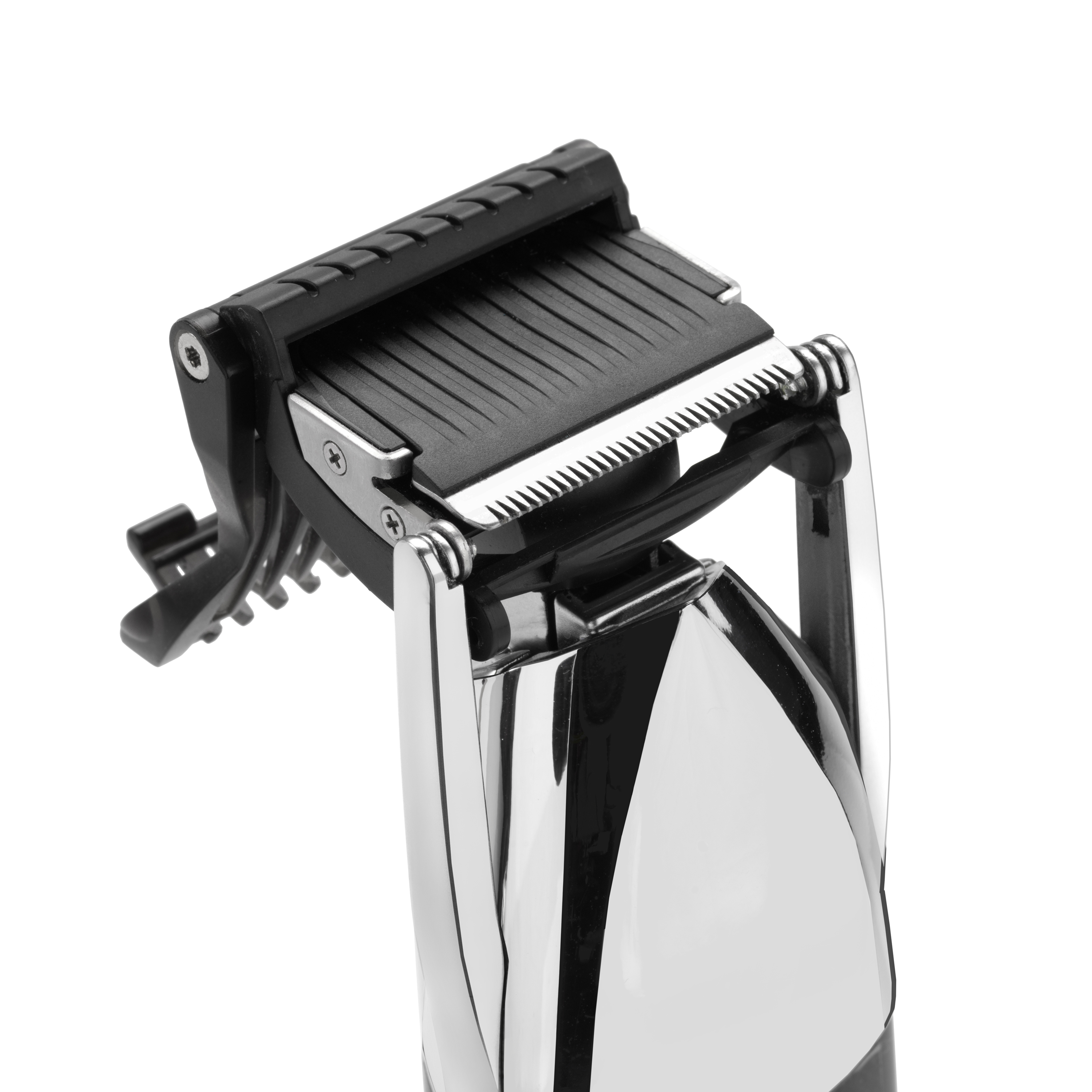 Zbliżenie czarno-chromowej maszynki do brody z nasadką grzebieniową, widok z boku.