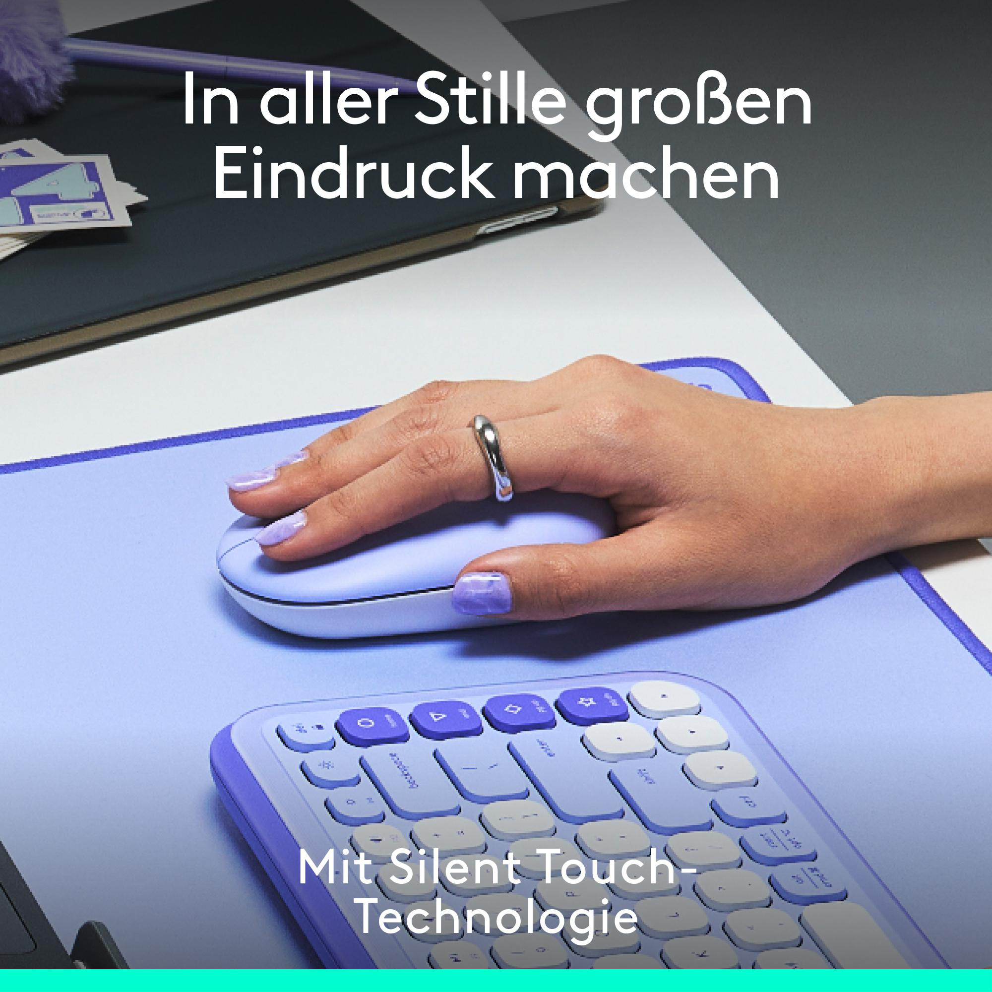 Eine Hand benutzt eine Computermaus und Tastatur auf einer lila Matte.