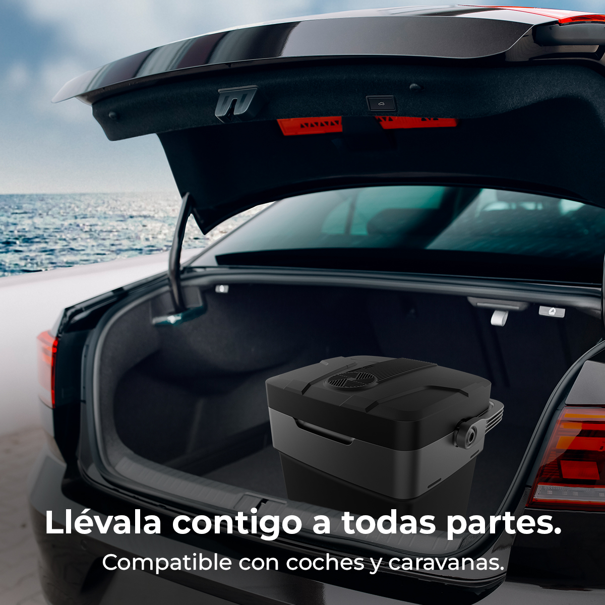 Maletero abierto con una nevera negra dentro, con texto que promueve la portabilidad.