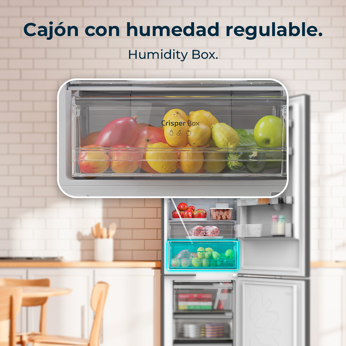 Interior del refrigerador con fruta en el cajón de verduras. Texto en español.