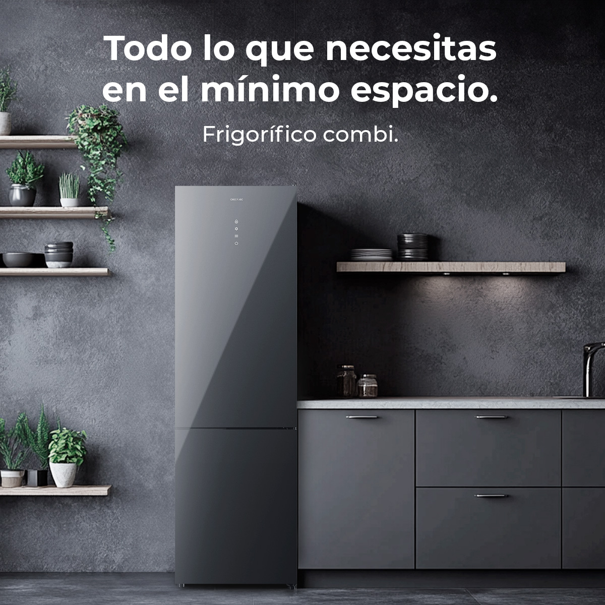 Un refrigerador gris oscuro con plantas y estantes a los lados. El texto dice: 'Todo lo que necesitas...'