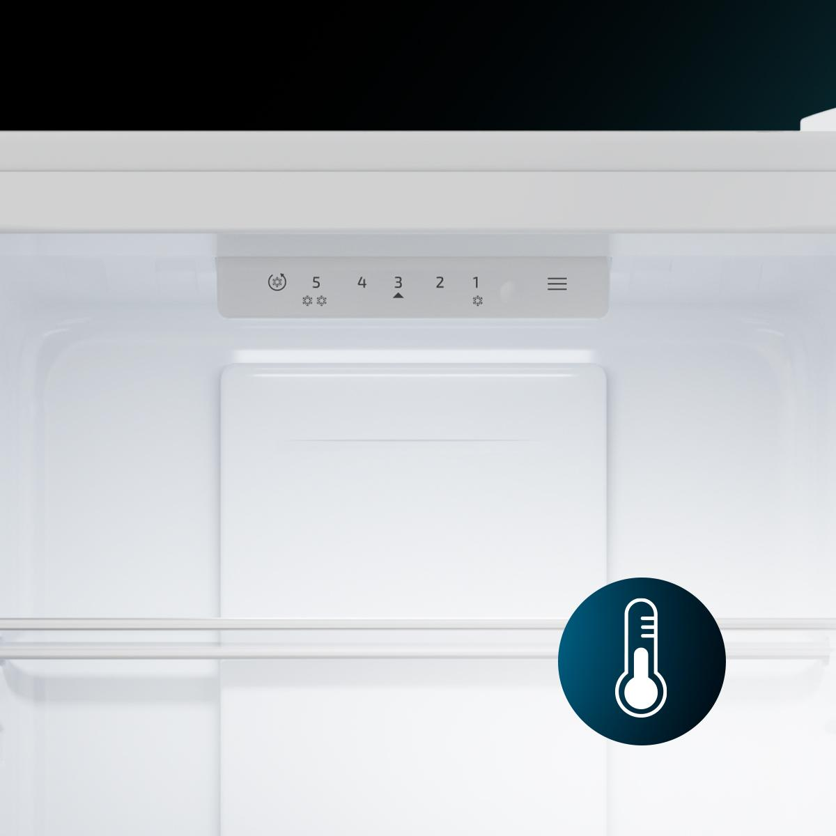 Interior de refrigerador con controles de temperatura. Interior blanco, con icono termómetro.