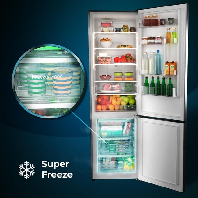 Interior de un frigorífico con alimentos visibles en el congelador y compartimentos principales.