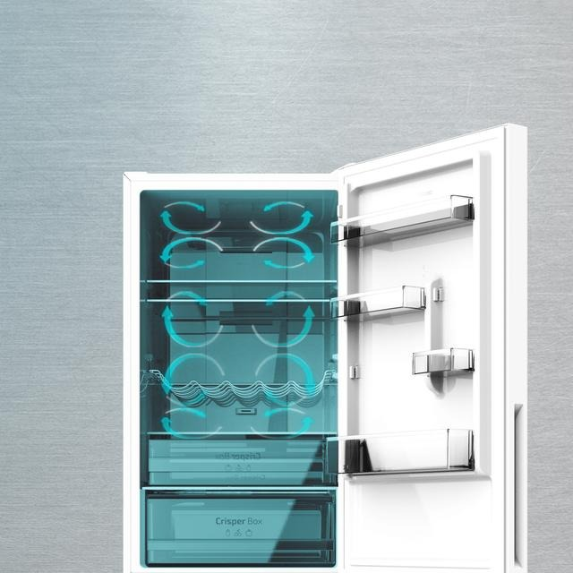 Primer plano del interior de un refrigerador con una gaveta de verduras.