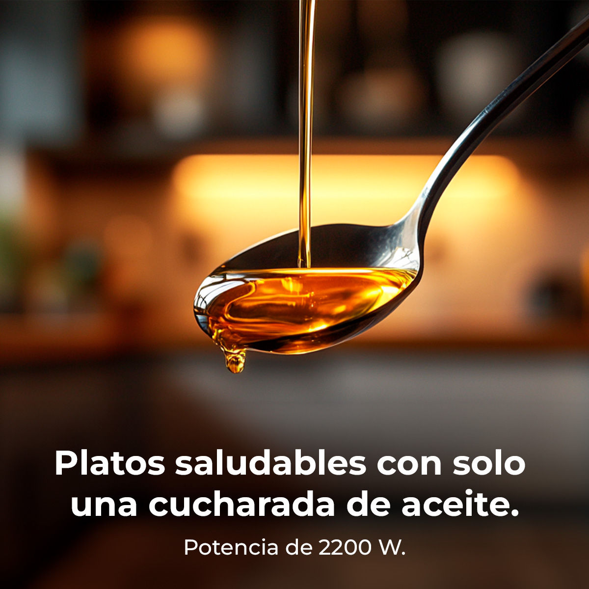Una cuchara vertiendo aceite con texto sobre platos saludables y potencia de 2200W.