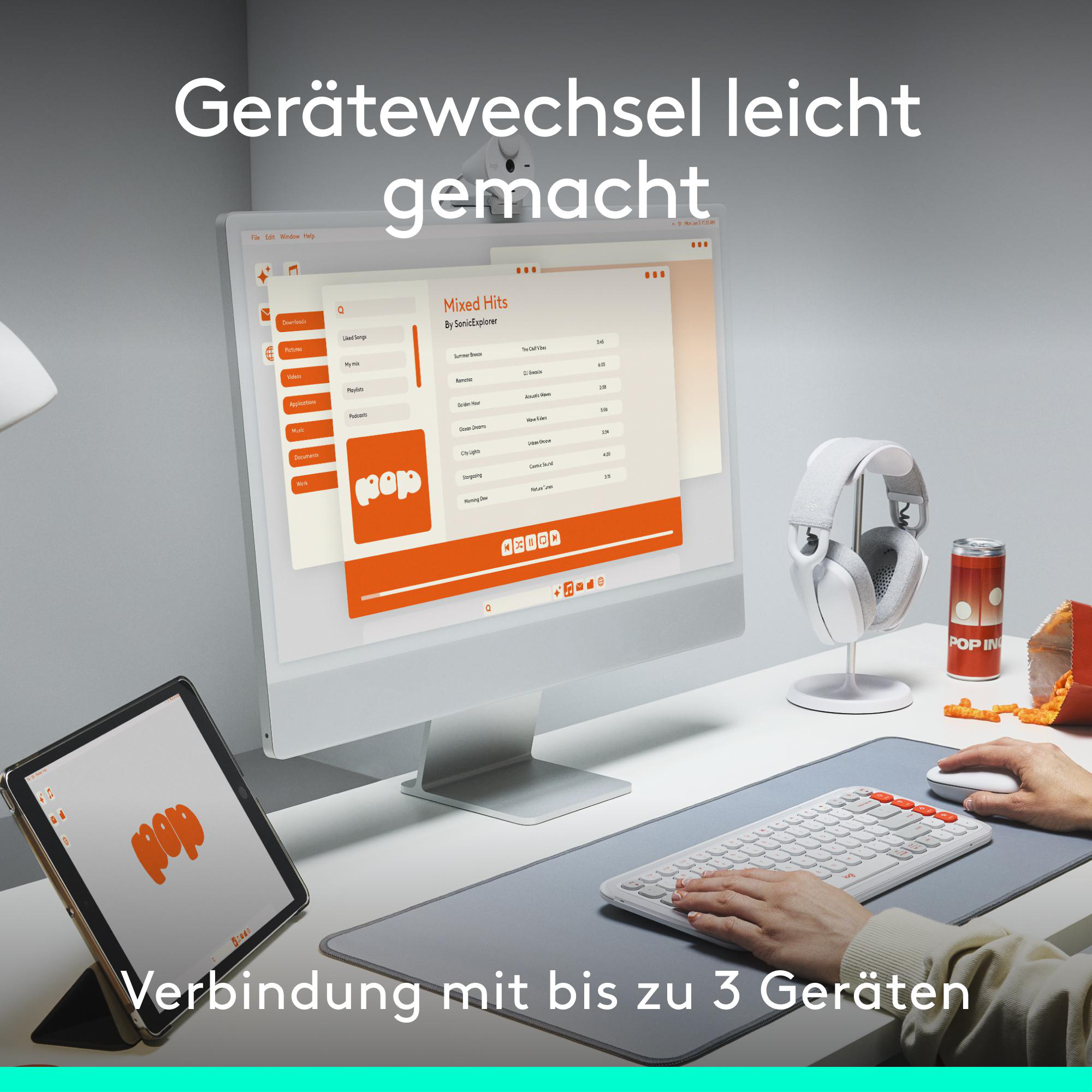 Ein Desktop-Setup mit Monitor, Tablet, Tastatur und Kopfhörern. Der Text lautet Gerätewechsel leicht gemacht.