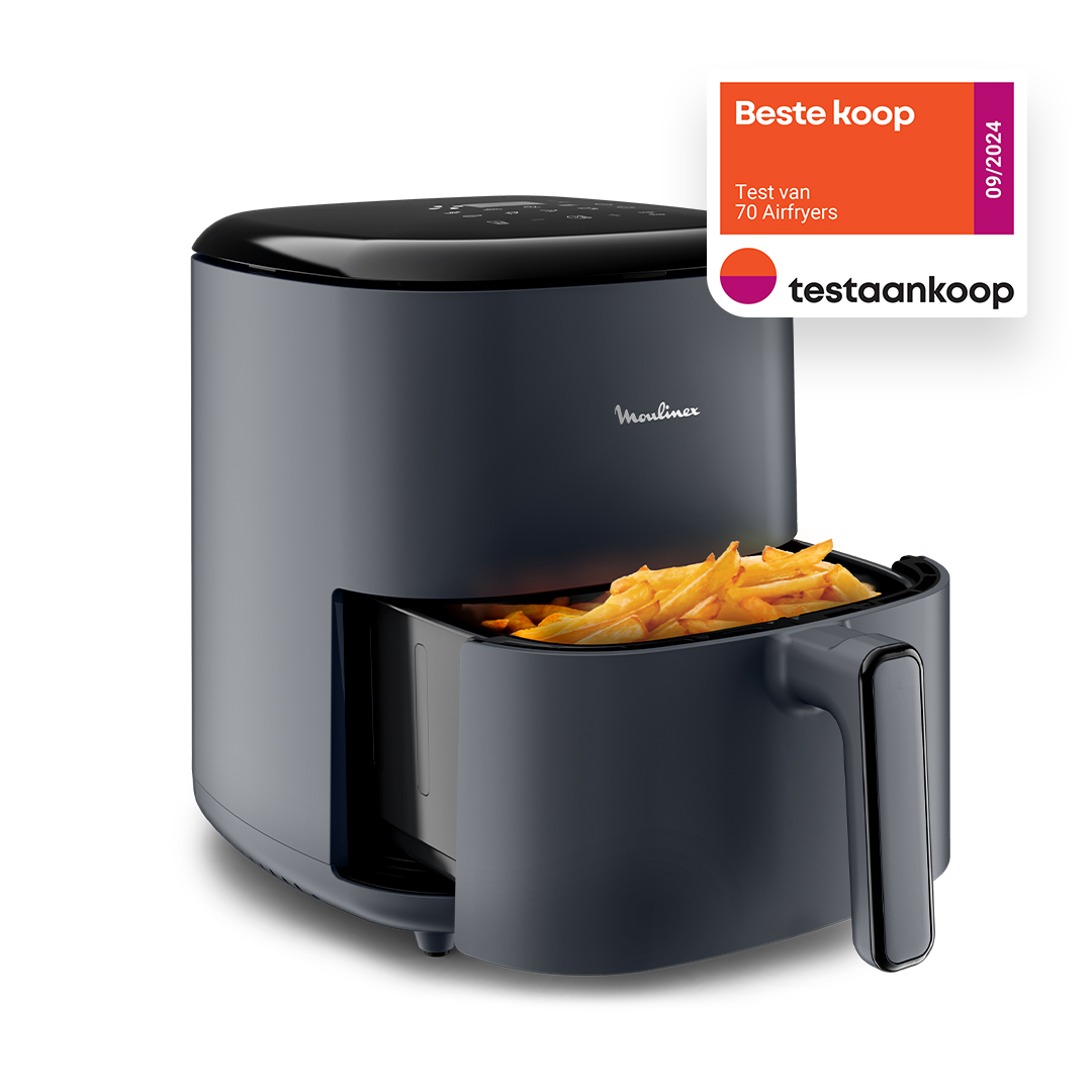 Donkergrijze airfryer met friet. Zwarte bovenkant en handvat, met een beste koop sticker.