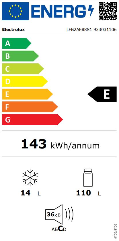 Hűtőszekrény energia címkéje, amely az energiaosztályt és az energiafogyasztás részleteit mutatja.