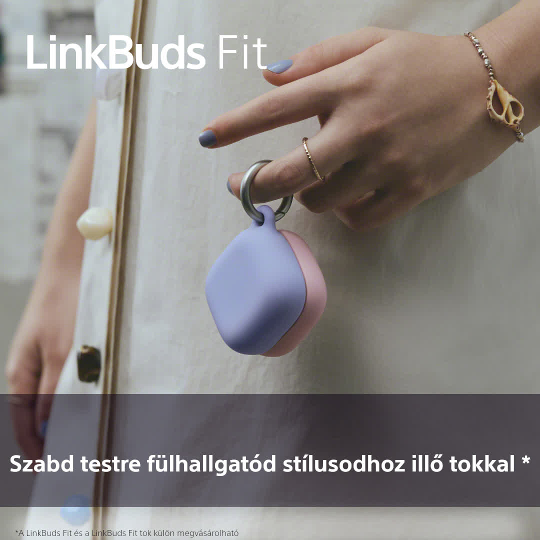 Egy személy, aki egy világos lila és rózsaszín fülhallgató tokot tart.