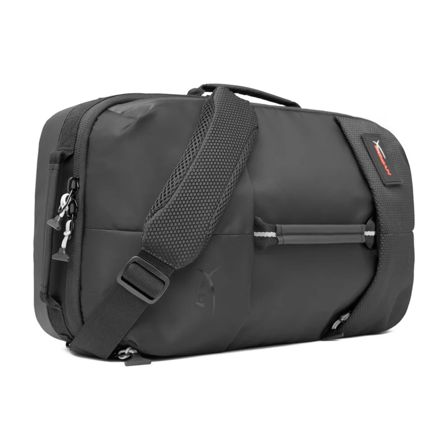 Borsa da viaggio nera con tracolla e maniglia, isolata su bianco.