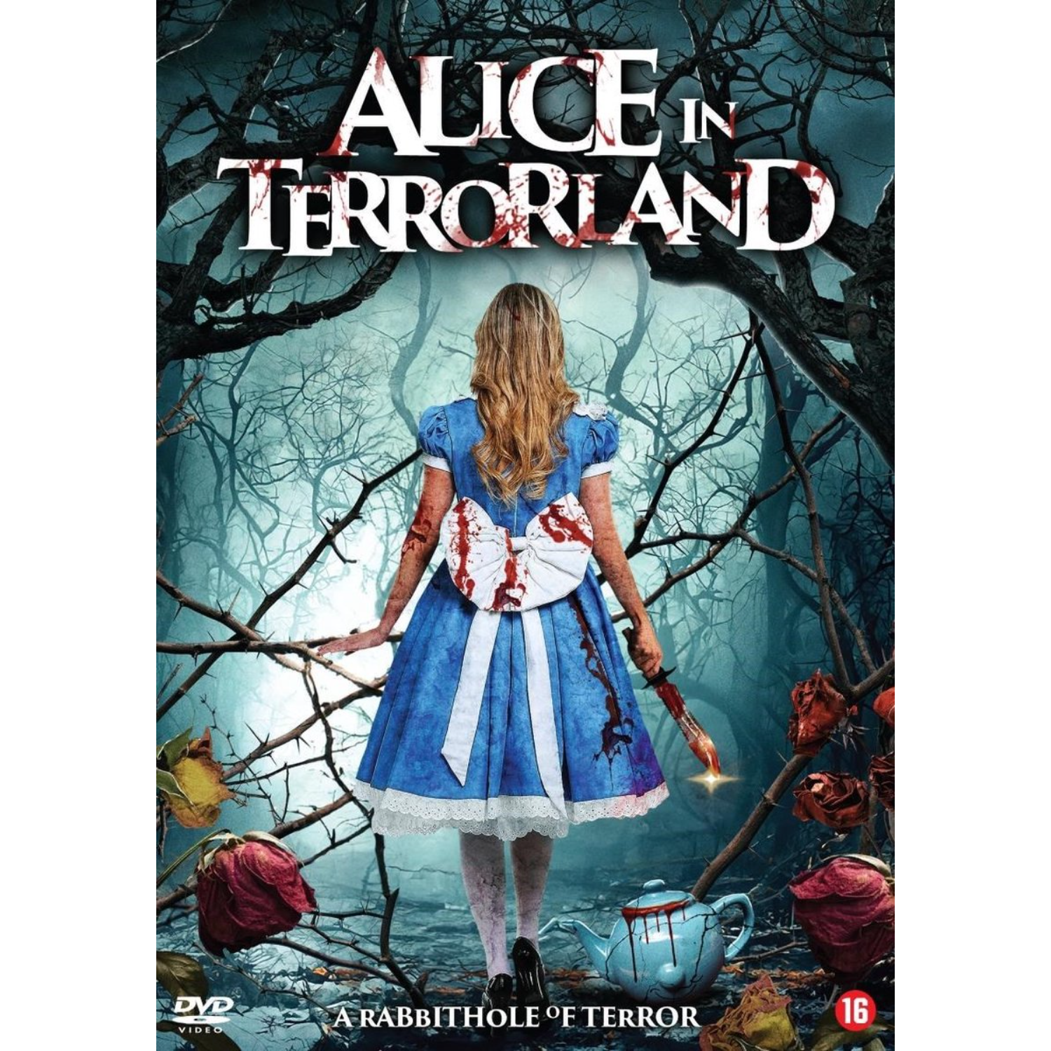 Filmposter. Een meisje in een blauwe jurk met een mes staat in een bos. Titel: Alice in Terrorland. Beoordeling: 16.