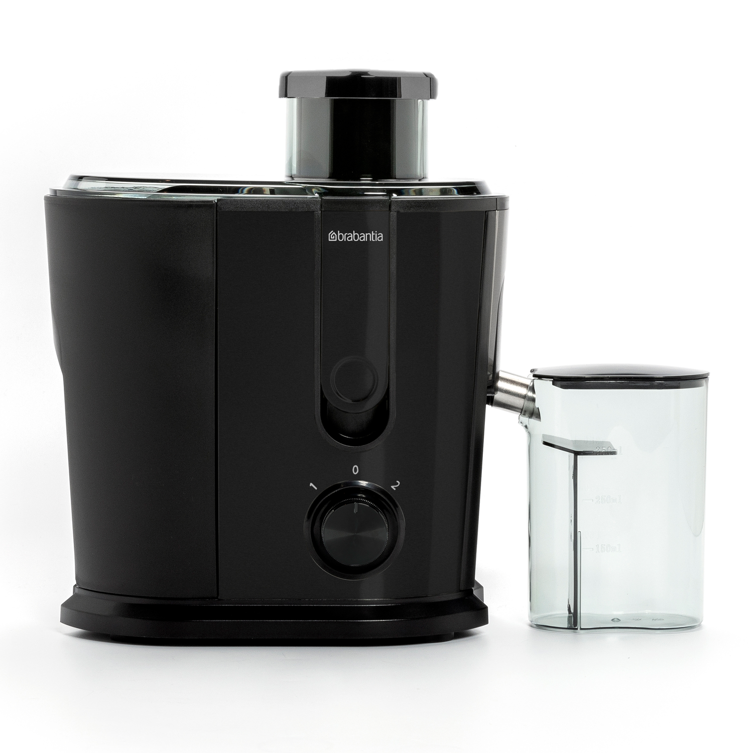 Zwarte juicer met heldere kan op witte achtergrond. Merk Brabantia. Heeft een draaiknop met cijfers.