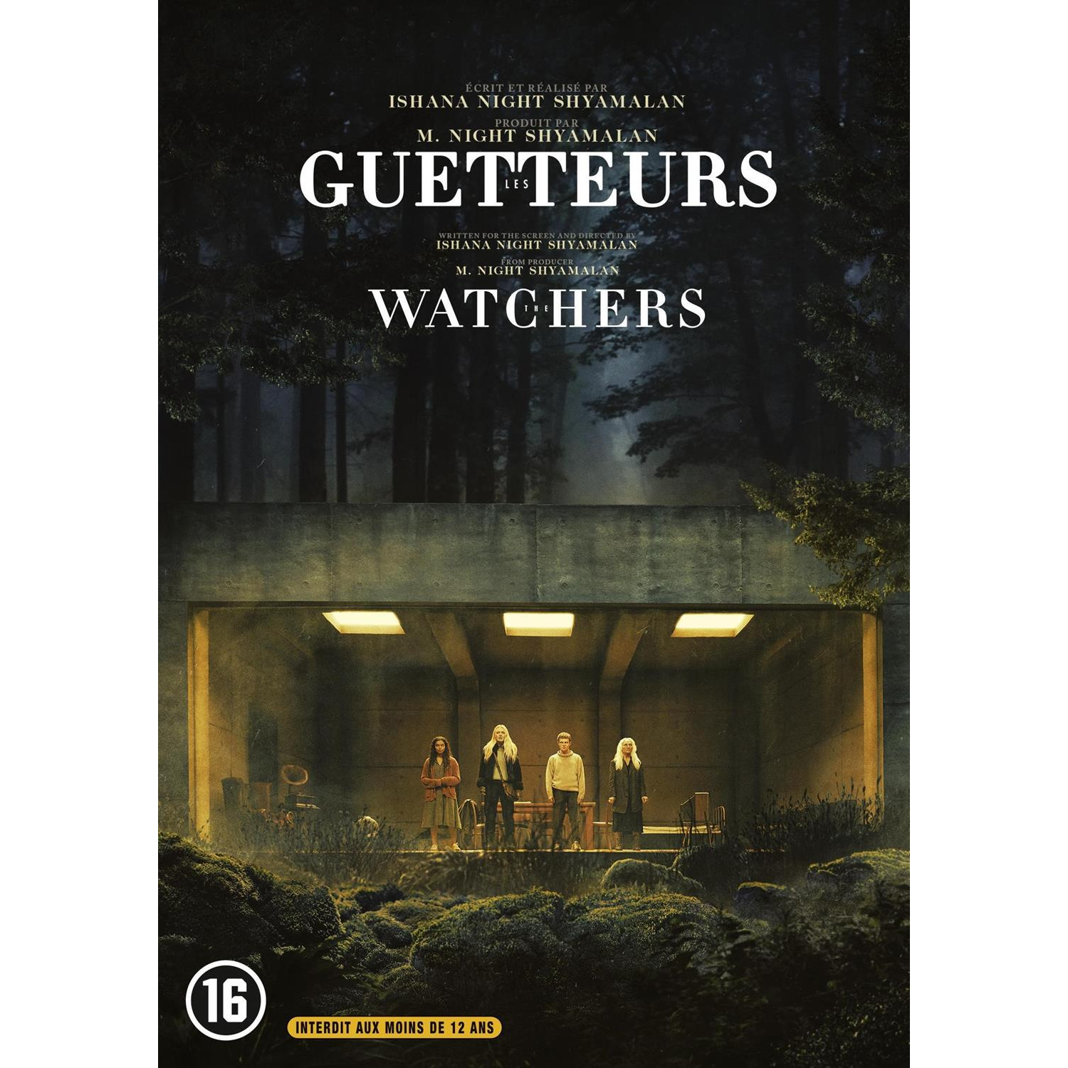 Filmposter voor 'Watchers' met vier personen in een verlichte kamer. Donkere bosachtergrond.