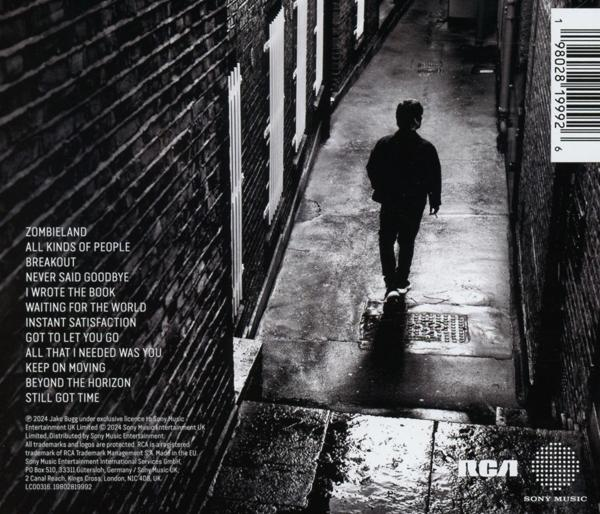 Schwarz-weiß Albumcover mit Titelliste und einer Person, die eine Gasse entlanggeht.
