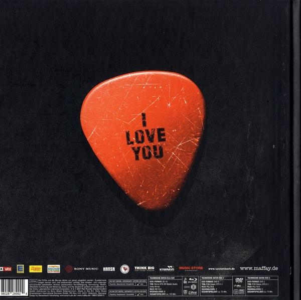 Oranger Gitarrenplekt mit "I LOVE YOU" Text auf schwarzem Hintergrund mit Logos.