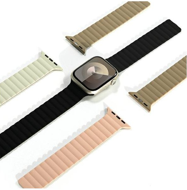 Smartwatch z czarnym paskiem i kilkoma kolorowymi paskami.