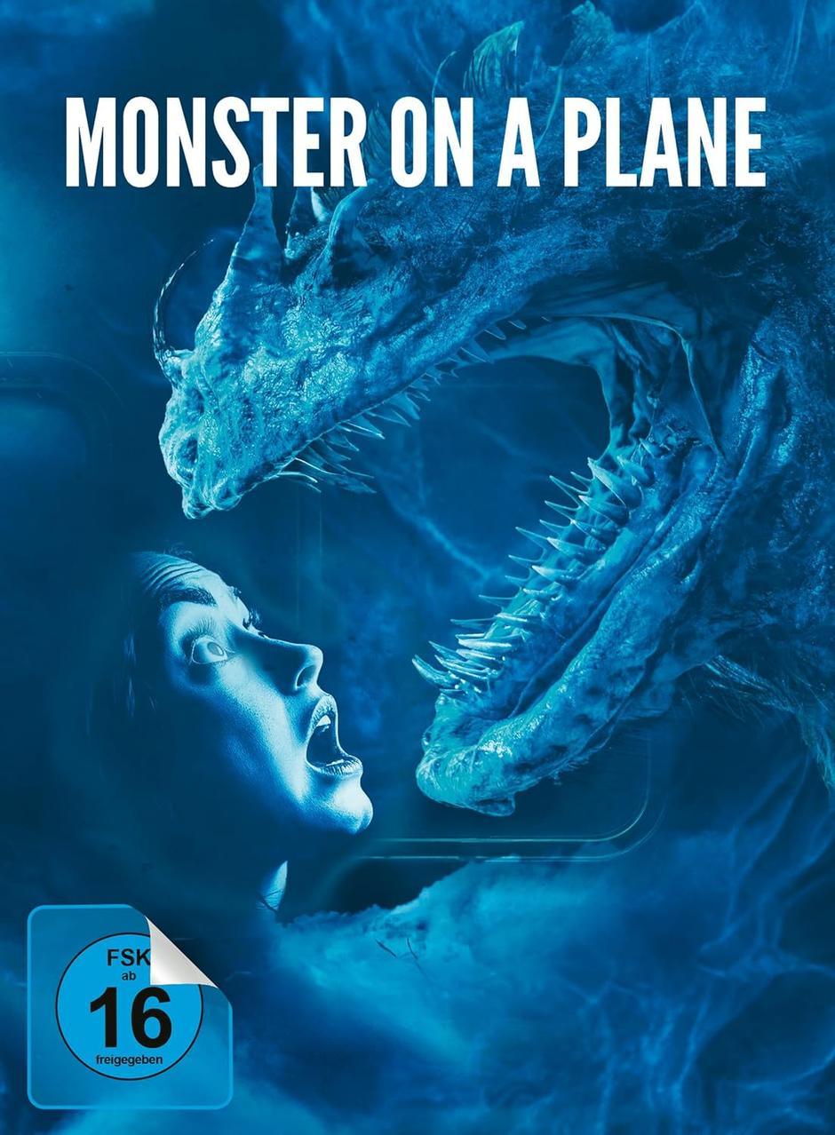 Filmposter von „Monster on a Plane“. Eine Frau erschreckt sich vor einem Monstergesicht.