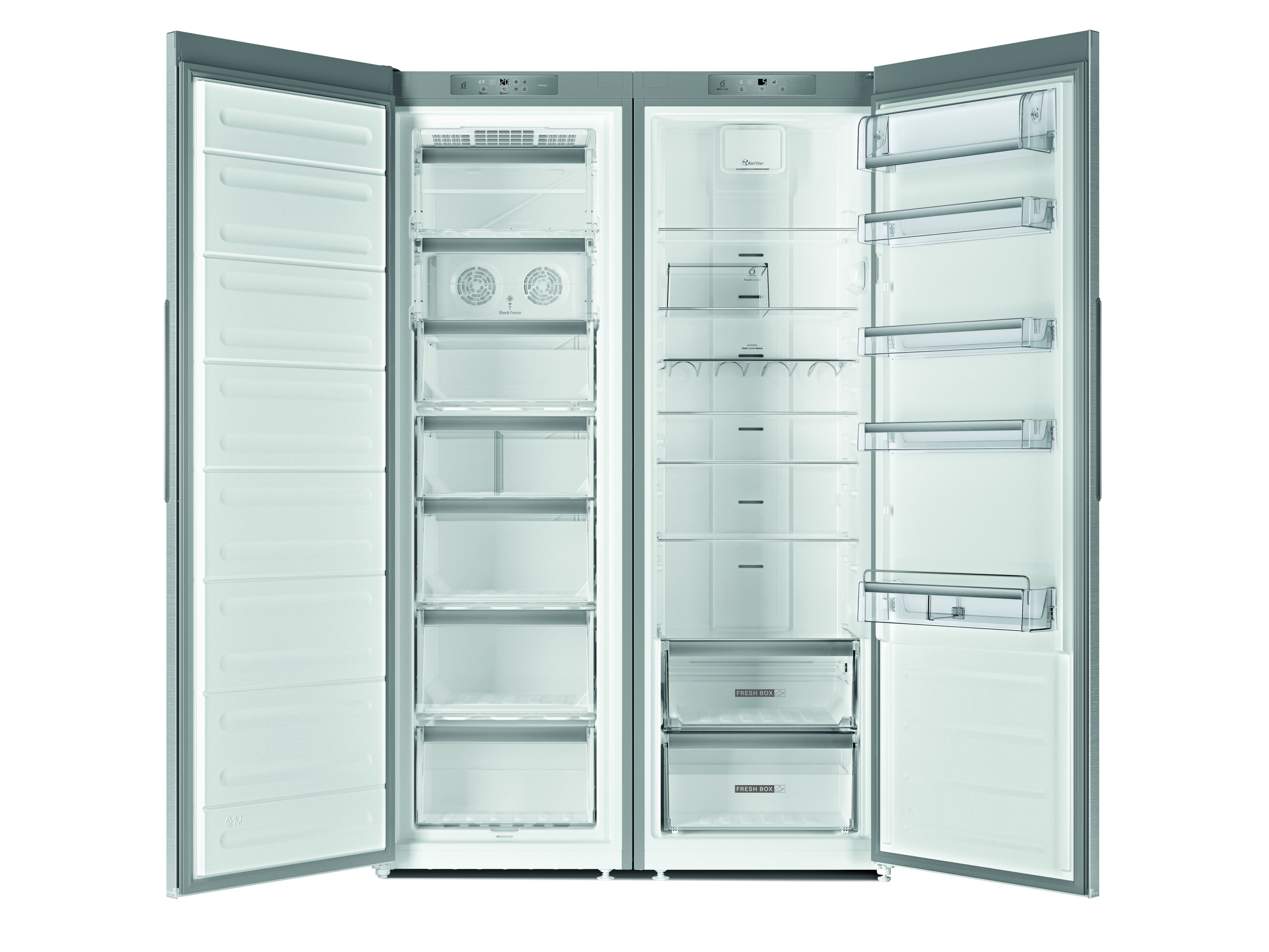 Otwarta lodówka dwudrzwiowa, wnętrze z półkami, szufladami i przegrodami.