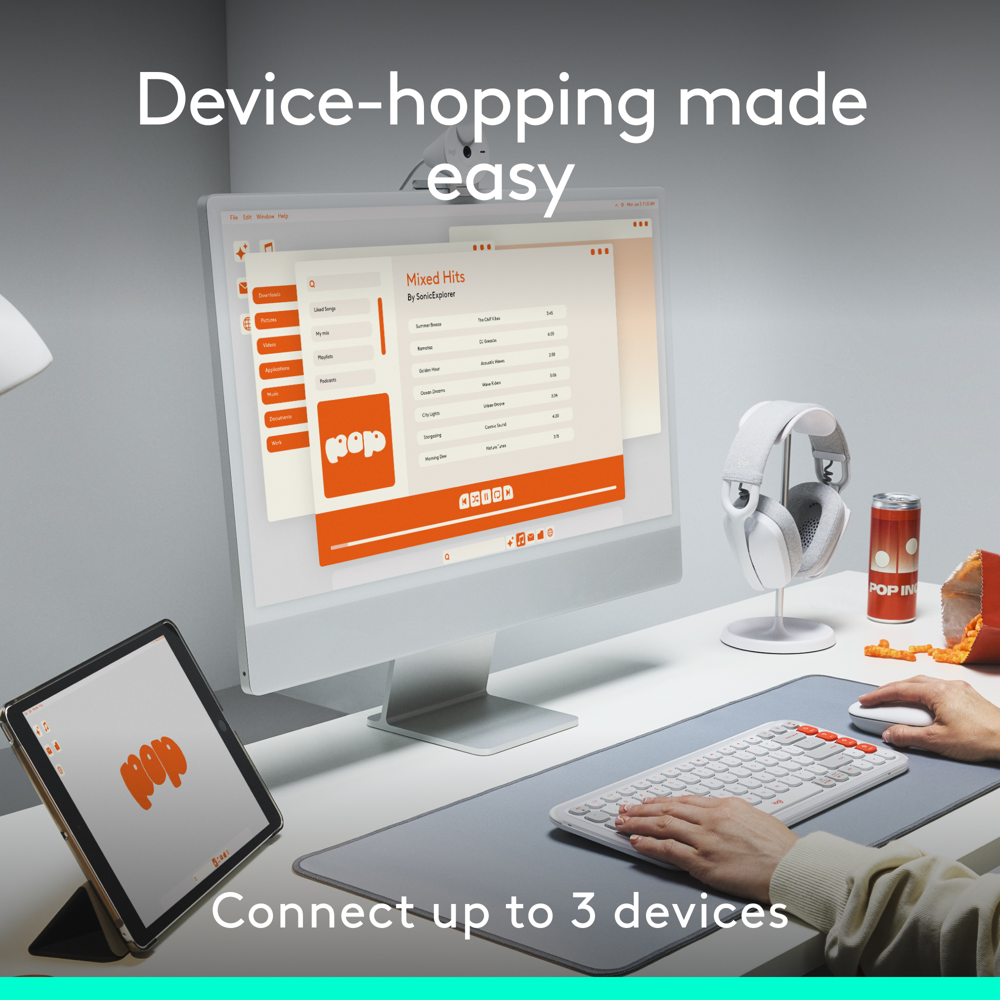 Configuration de bureau : ordinateur, tablette, casque et collation. Écran affiche une application musicale. Connecte 3.