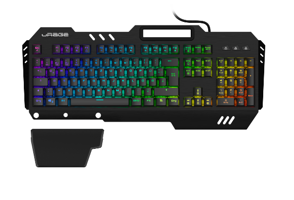 Schwarze Gaming-Tastatur mit mehrfarbig beleuchteten Tasten und Handgelenkauflage. Weißer Hintergrund.