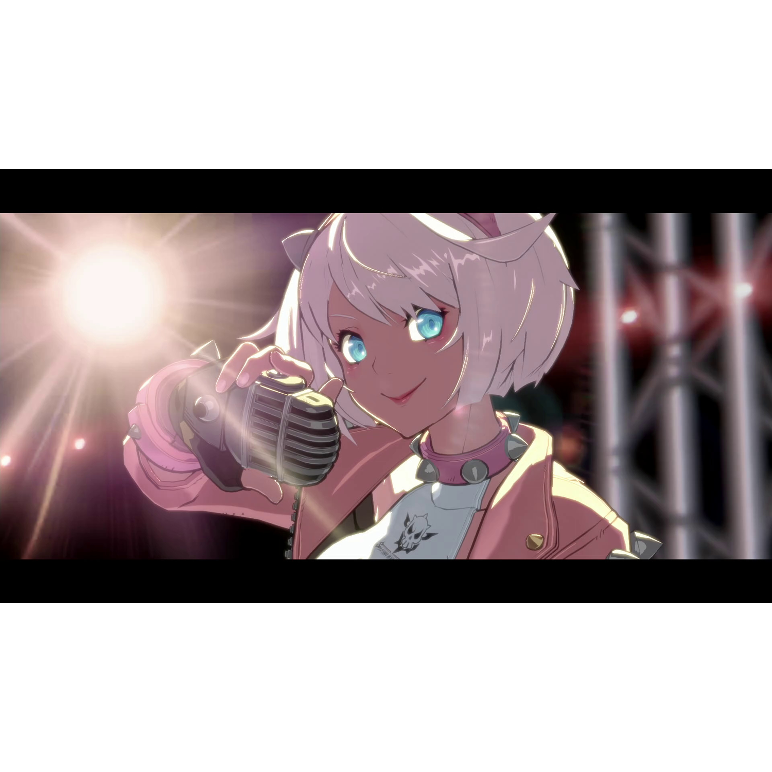 Een anime-meisje met wit haar, met een microfoon, op een podium met lichten.